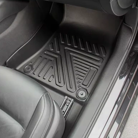 Alfombrilla instalada en un Volkswagen Golf 2023