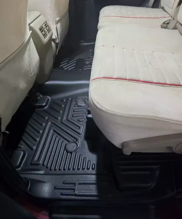 Alfombrilla instalada en un Mazda 3 2023